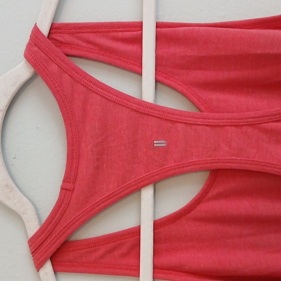 NOBULL Women's Red Tank Top With Logo Size Medium - Picture 5 of 5